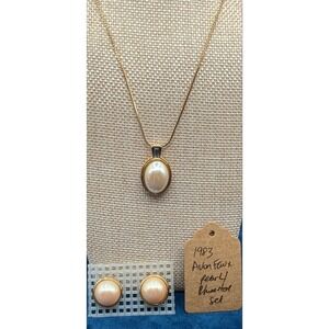 1983 VTG Avon Faux Pearl Jewelry Set – Necklace + Stud Earrings Classic Elegance